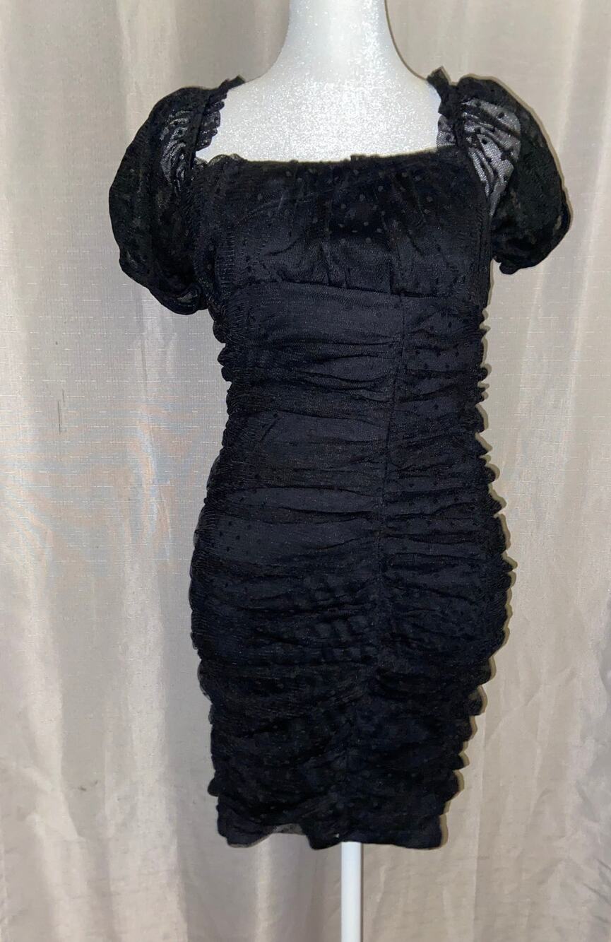 🖤 Black Ruched Off-Shoulder Mini Dress – Party / Date Night
